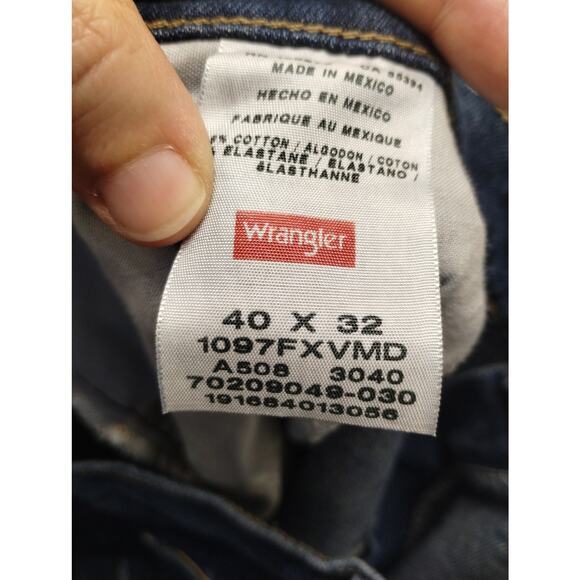 Wrangler Men's Size 40x32 Relaxed Fit Flex Dark Wash Denim Blue Jeans 1097FXVMD - Picture 3 of 4